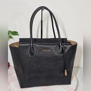 ❤️EUC Big Michael Kors Leather Shoulder